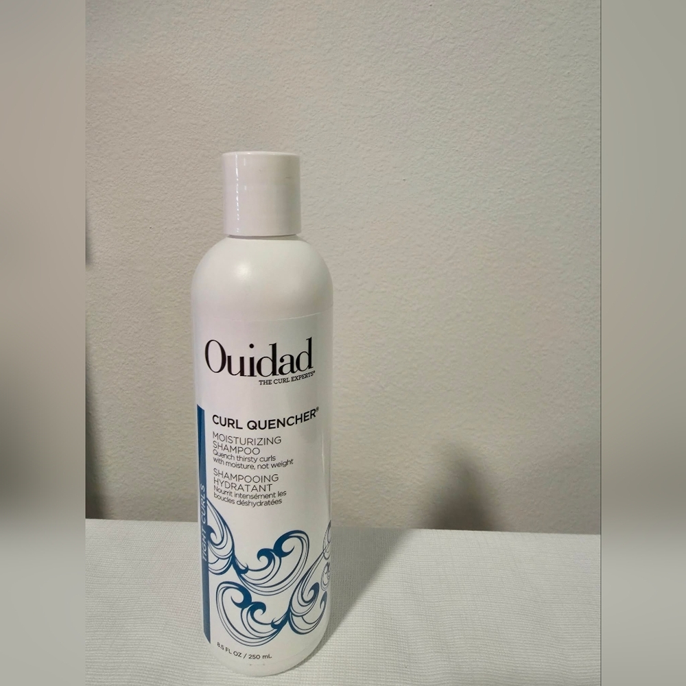 Ouidad Curl Quencher Moisturizing Shampoo - White and Blue